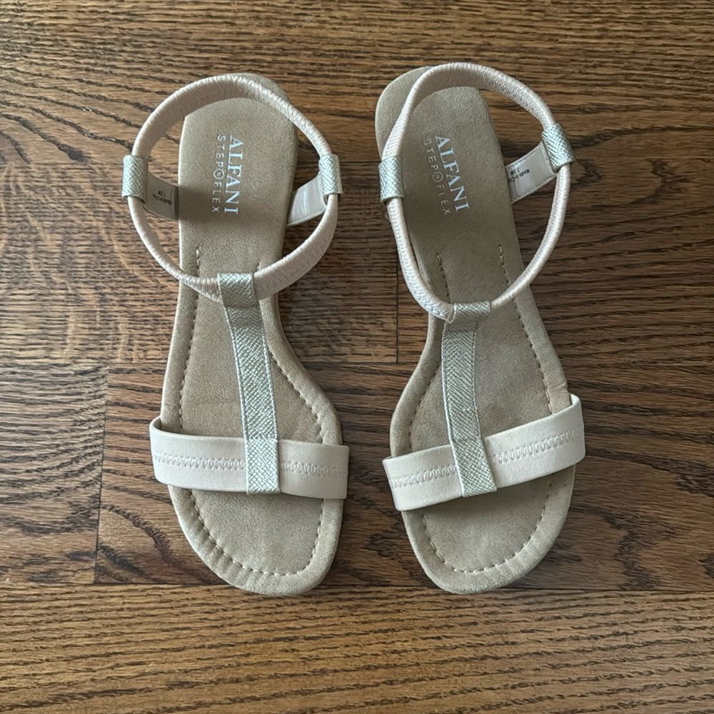 alfani 1.5 inch wedge sandals (US WOMENS 7.5)